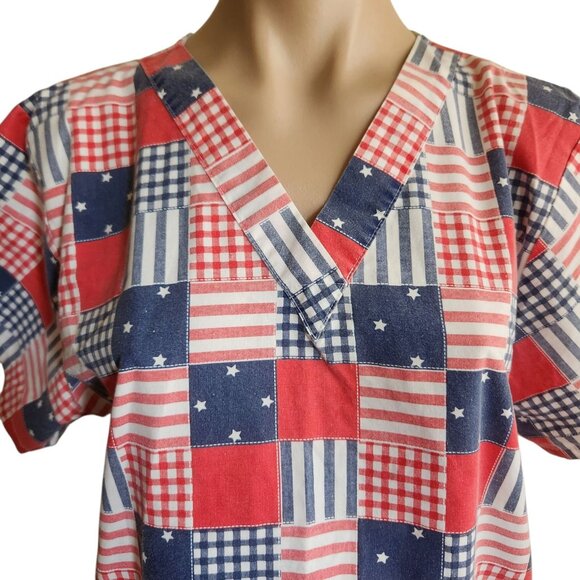 Womens Patriotic Patchwork Red White and Blue Scrub Top Front Pockets Size M - Picture 3 of 8